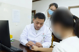 非遗“李氏气机诊疗法”传承人返浔义诊