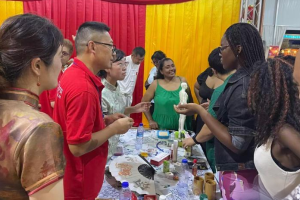 中医药文化闪耀圭亚那文化节，银针火罐搭建中圭友谊桥梁