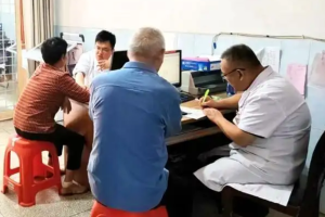 邵阳市中西医结合医院名中医团队走进河洲社区开展下基层义诊