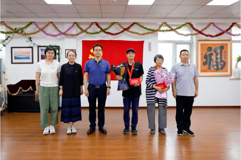 中国中医科学院党委举办“光荣在党50年”纪念章颁发仪式
