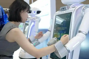 安顿中医机器人WAIC续热，“七诊合参”通过信通院58项检