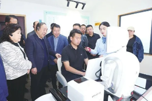 南阳张仲景经方云平台下沉村卫生室，艾灸机器人量产应用