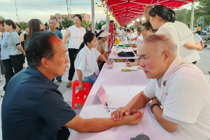 山西稷山惠民夜市设30摊，中药冰淇淋与AI辨识同台