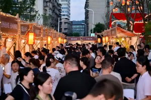 长沙湖湘仲景中医药文化夜市启幕：名医义诊+AI体质辨识，年轻人占比超70%